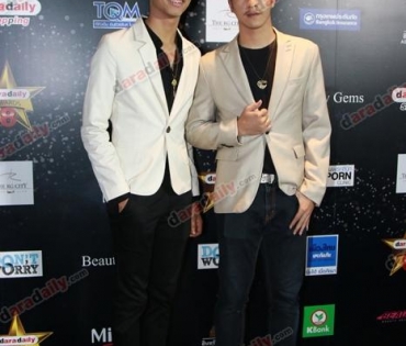เหล่าดาราตบเท้าเดิน Black carpet งานประกาศรางวัล VibeWire Awards ครั้งที่ 8