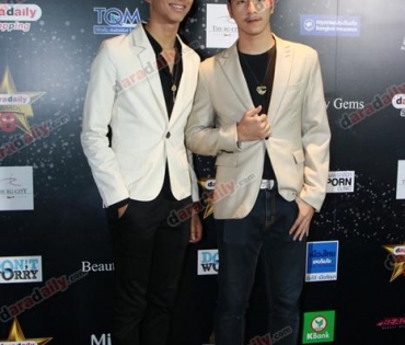 เหล่าดาราตบเท้าเดิน Black carpet งานประกาศรางวัล VibeWire Awards ครั้งที่ 8