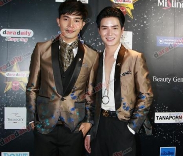 เหล่าดาราตบเท้าเดิน Black carpet งานประกาศรางวัล VibeWire Awards ครั้งที่ 8