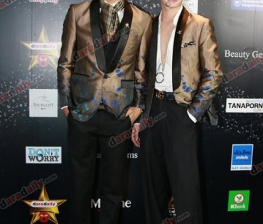 เหล่าดาราตบเท้าเดิน Black carpet งานประกาศรางวัล VibeWire Awards ครั้งที่ 8