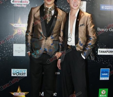 เหล่าดาราตบเท้าเดิน Black carpet งานประกาศรางวัล VibeWire Awards ครั้งที่ 8