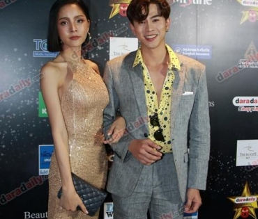 เหล่าดาราตบเท้าเดิน Black carpet งานประกาศรางวัล VibeWire Awards ครั้งที่ 8