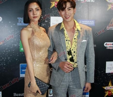 เหล่าดาราตบเท้าเดิน Black carpet งานประกาศรางวัล VibeWire Awards ครั้งที่ 8