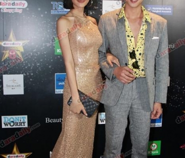 เหล่าดาราตบเท้าเดิน Black carpet งานประกาศรางวัล VibeWire Awards ครั้งที่ 8