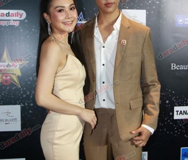 เหล่าดาราตบเท้าเดิน Black carpet งานประกาศรางวัล VibeWire Awards ครั้งที่ 8