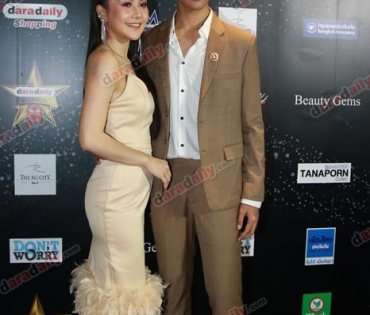 เหล่าดาราตบเท้าเดิน Black carpet งานประกาศรางวัล VibeWire Awards ครั้งที่ 8