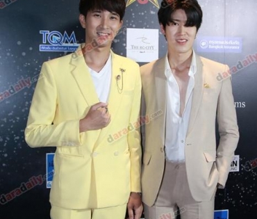 เหล่าดาราตบเท้าเดิน Black carpet งานประกาศรางวัล VibeWire Awards ครั้งที่ 8