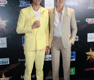 เหล่าดาราตบเท้าเดิน Black carpet งานประกาศรางวัล VibeWire Awards ครั้งที่ 8