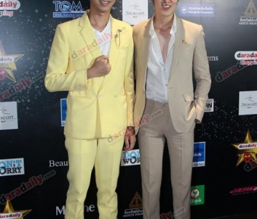 เหล่าดาราตบเท้าเดิน Black carpet งานประกาศรางวัล VibeWire Awards ครั้งที่ 8