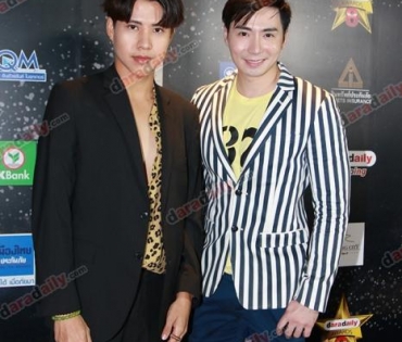 เหล่าดาราตบเท้าเดิน Black carpet งานประกาศรางวัล VibeWire Awards ครั้งที่ 8