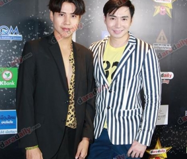 เหล่าดาราตบเท้าเดิน Black carpet งานประกาศรางวัล VibeWire Awards ครั้งที่ 8