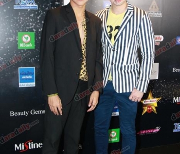 เหล่าดาราตบเท้าเดิน Black carpet งานประกาศรางวัล VibeWire Awards ครั้งที่ 8