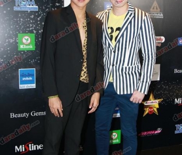 เหล่าดาราตบเท้าเดิน Black carpet งานประกาศรางวัล VibeWire Awards ครั้งที่ 8