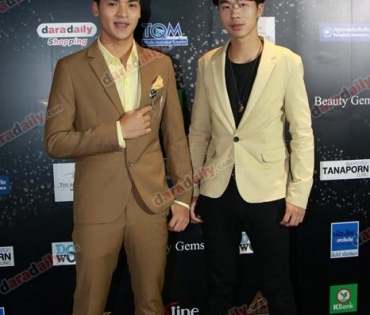 เหล่าดาราตบเท้าเดิน Black carpet งานประกาศรางวัล VibeWire Awards ครั้งที่ 8