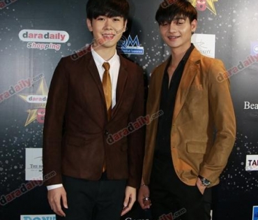 เหล่าดาราตบเท้าเดิน Black carpet งานประกาศรางวัล VibeWire Awards ครั้งที่ 8