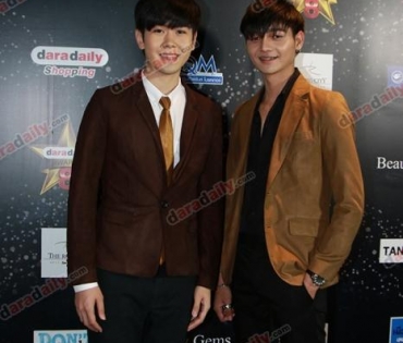 เหล่าดาราตบเท้าเดิน Black carpet งานประกาศรางวัล VibeWire Awards ครั้งที่ 8