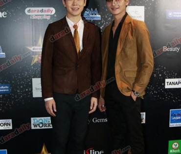 เหล่าดาราตบเท้าเดิน Black carpet งานประกาศรางวัล VibeWire Awards ครั้งที่ 8