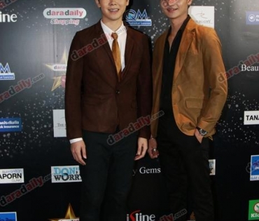 เหล่าดาราตบเท้าเดิน Black carpet งานประกาศรางวัล VibeWire Awards ครั้งที่ 8