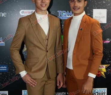 เหล่าดาราตบเท้าเดิน Black carpet งานประกาศรางวัล VibeWire Awards ครั้งที่ 8
