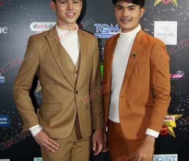 เหล่าดาราตบเท้าเดิน Black carpet งานประกาศรางวัล VibeWire Awards ครั้งที่ 8