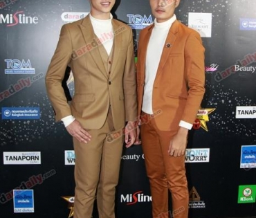 เหล่าดาราตบเท้าเดิน Black carpet งานประกาศรางวัล VibeWire Awards ครั้งที่ 8