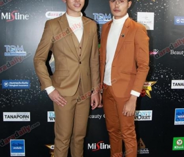 เหล่าดาราตบเท้าเดิน Black carpet งานประกาศรางวัล VibeWire Awards ครั้งที่ 8