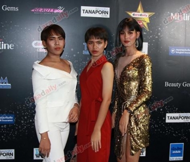 เหล่าดาราตบเท้าเดิน Black carpet งานประกาศรางวัล VibeWire Awards ครั้งที่ 8