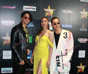 เหล่าดาราตบเท้าเดิน Black carpet งานประกาศรางวัล VibeWire Awards ครั้งที่ 8