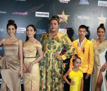 เหล่าดาราตบเท้าเดิน Black carpet งานประกาศรางวัล VibeWire Awards ครั้งที่ 8