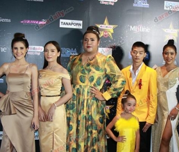 เหล่าดาราตบเท้าเดิน Black carpet งานประกาศรางวัล VibeWire Awards ครั้งที่ 8