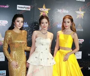 เหล่าดาราตบเท้าเดิน Black carpet งานประกาศรางวัล VibeWire Awards ครั้งที่ 8
