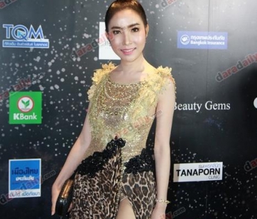 เหล่าดาราตบเท้าเดิน Black carpet งานประกาศรางวัล VibeWire Awards ครั้งที่ 8