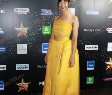 เหล่าดาราตบเท้าเดิน Black carpet งานประกาศรางวัล VibeWire Awards ครั้งที่ 8