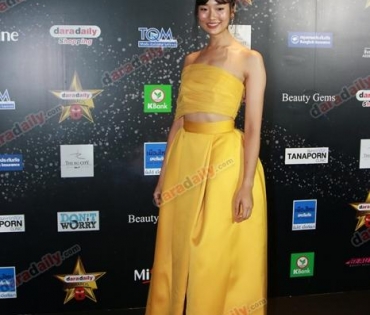 เหล่าดาราตบเท้าเดิน Black carpet งานประกาศรางวัล VibeWire Awards ครั้งที่ 8