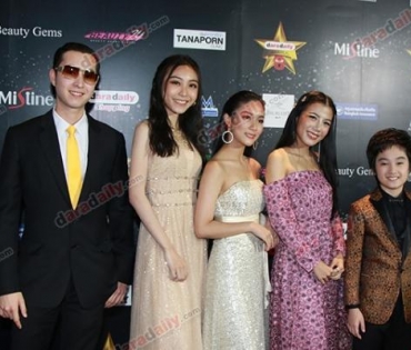 เหล่าดาราตบเท้าเดิน Black carpet งานประกาศรางวัล VibeWire Awards ครั้งที่ 8