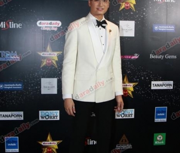เหล่าดาราตบเท้าเดิน Black carpet งานประกาศรางวัล VibeWire Awards ครั้งที่ 8