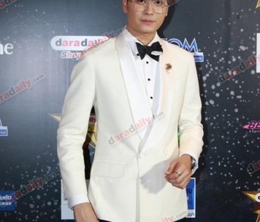 เหล่าดาราตบเท้าเดิน Black carpet งานประกาศรางวัล VibeWire Awards ครั้งที่ 8