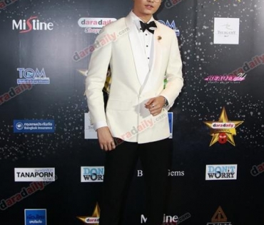 เหล่าดาราตบเท้าเดิน Black carpet งานประกาศรางวัล VibeWire Awards ครั้งที่ 8