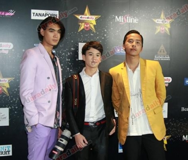 เหล่าดาราตบเท้าเดิน Black carpet งานประกาศรางวัล VibeWire Awards ครั้งที่ 8