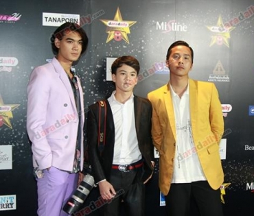 เหล่าดาราตบเท้าเดิน Black carpet งานประกาศรางวัล VibeWire Awards ครั้งที่ 8