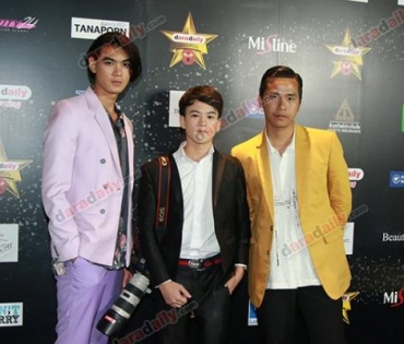 เหล่าดาราตบเท้าเดิน Black carpet งานประกาศรางวัล VibeWire Awards ครั้งที่ 8