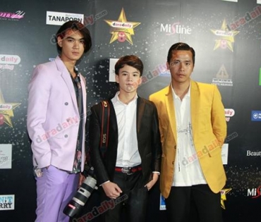 เหล่าดาราตบเท้าเดิน Black carpet งานประกาศรางวัล VibeWire Awards ครั้งที่ 8