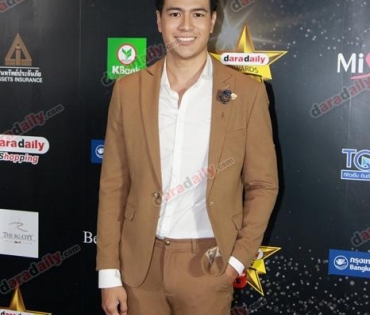 เหล่าดาราตบเท้าเดิน Black carpet งานประกาศรางวัล VibeWire Awards ครั้งที่ 8