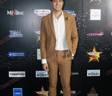 เหล่าดาราตบเท้าเดิน Black carpet งานประกาศรางวัล VibeWire Awards ครั้งที่ 8