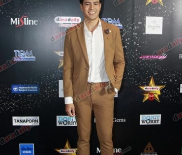เหล่าดาราตบเท้าเดิน Black carpet งานประกาศรางวัล VibeWire Awards ครั้งที่ 8