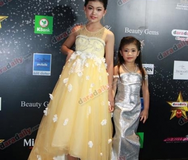 เหล่าดาราตบเท้าเดิน Black carpet งานประกาศรางวัล VibeWire Awards ครั้งที่ 8