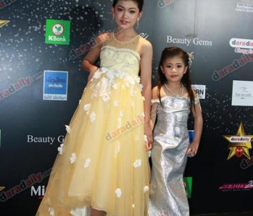 เหล่าดาราตบเท้าเดิน Black carpet งานประกาศรางวัล VibeWire Awards ครั้งที่ 8