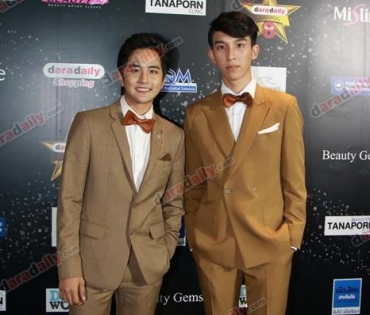 เหล่าดาราตบเท้าเดิน Black carpet งานประกาศรางวัล VibeWire Awards ครั้งที่ 8