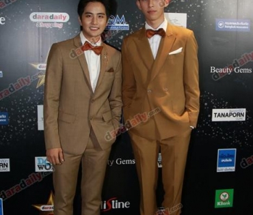เหล่าดาราตบเท้าเดิน Black carpet งานประกาศรางวัล VibeWire Awards ครั้งที่ 8