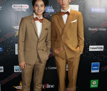 เหล่าดาราตบเท้าเดิน Black carpet งานประกาศรางวัล VibeWire Awards ครั้งที่ 8